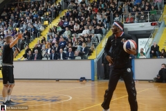 Harlem-Globetrotters-Mark-Brzezinski-09650