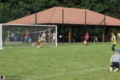 Nowa-murawa-i-szatnie-w-Medrzechowie-01805