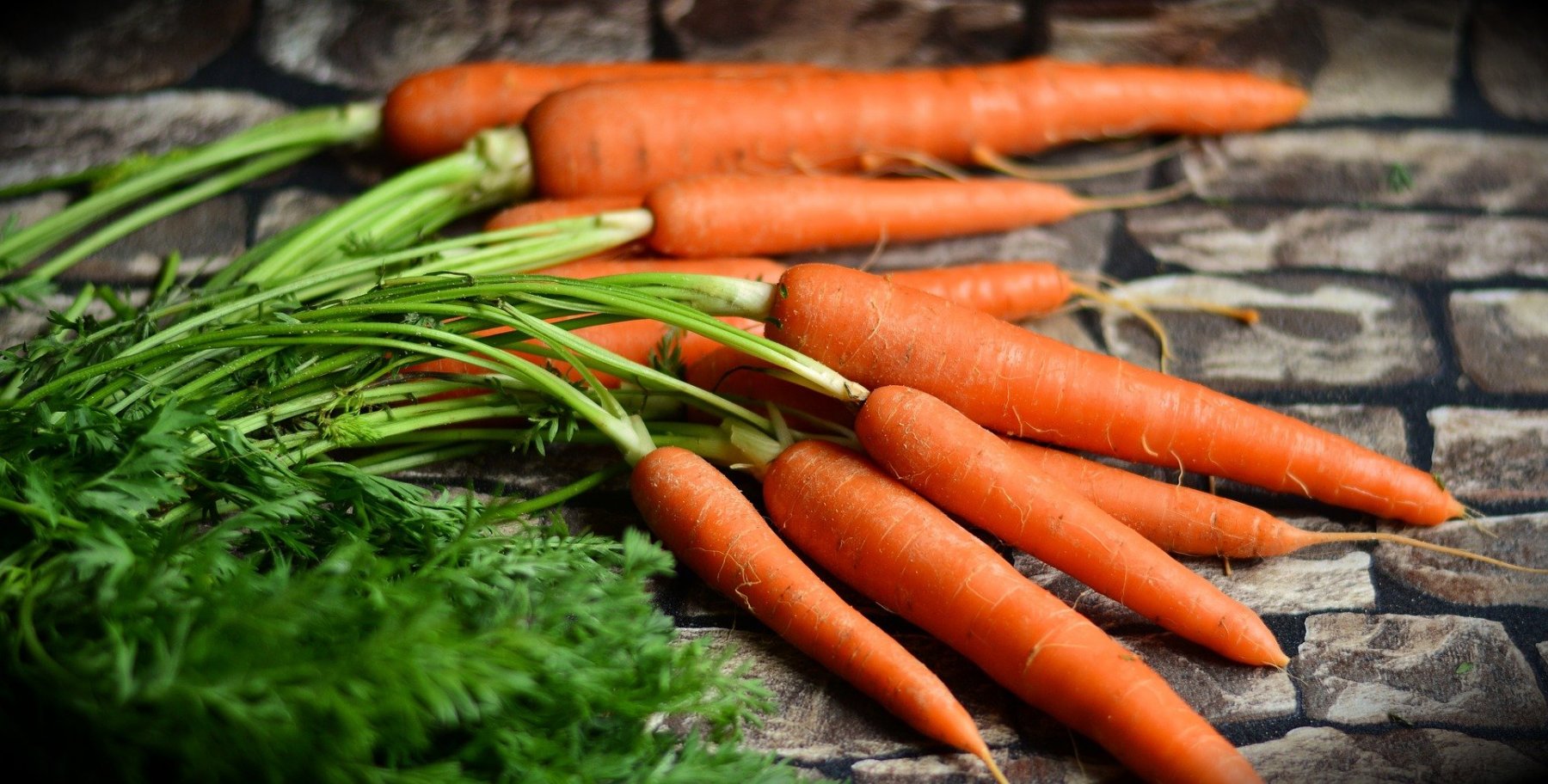 carrots-g6352f3799_1920