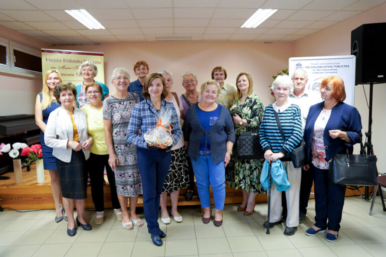 Warsztaty terapeutyczne dla seniorów zorganizowała biblioteka w Dąbrowie Tarnowskiej