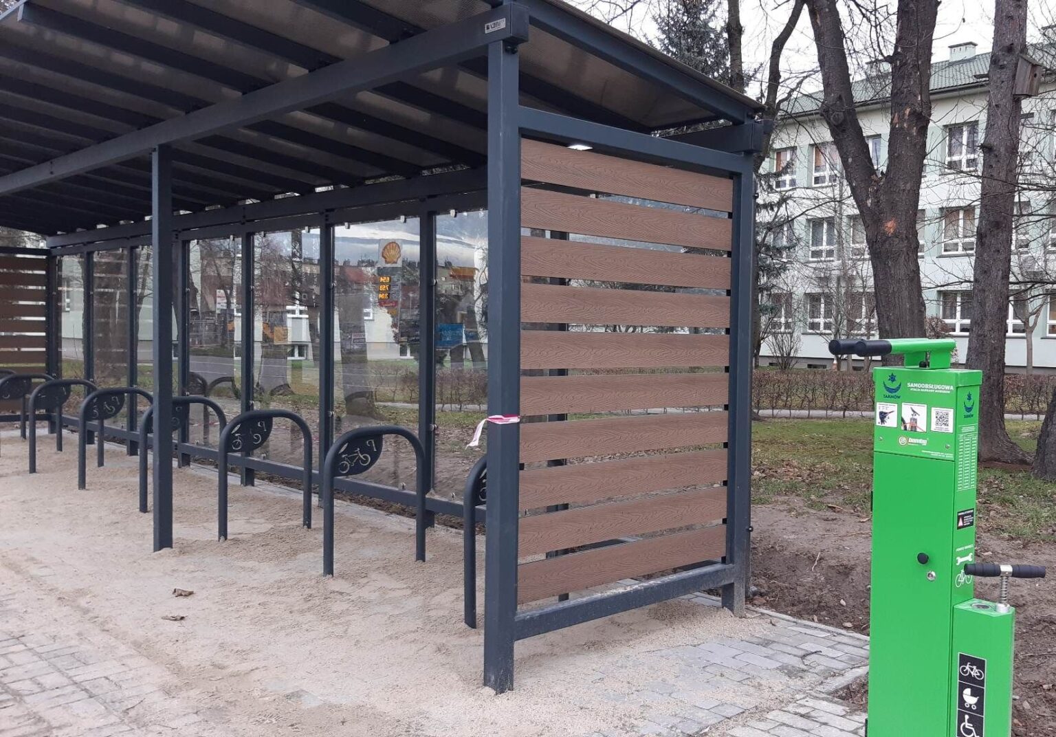 Nowe wiaty rowerowe i stacje naprawcze dla rowerów w Tarnowie