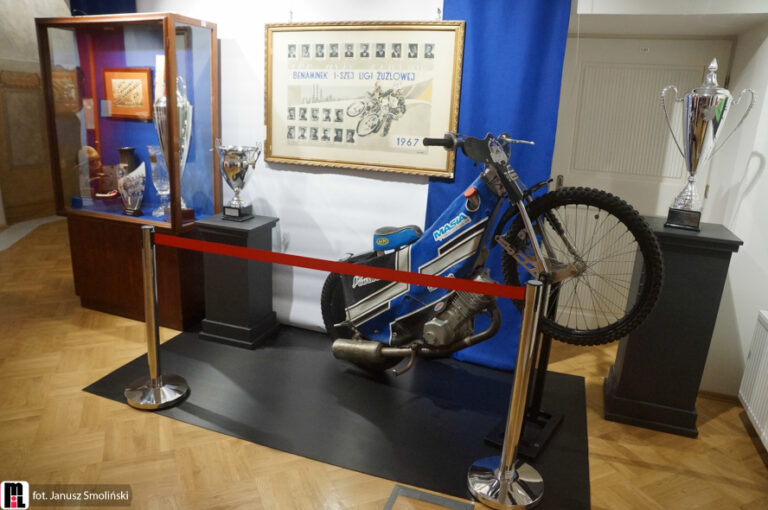 Tarnów/ W Muzeum Okręgowym otwarto wystawę o historii tarnowskiego sportu