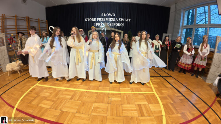 Świąteczna opowieść młodzieży i opłatek rzemieślników