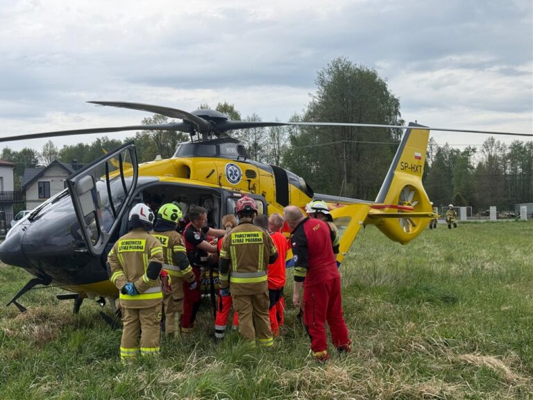 Wypadek podczas prac budowlanych w Biadolinach Szlacheckich. Mężczyznę zabrał śmigłowiec LPR
