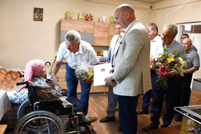 Urodziła się, gdy odradzała się Polska. Anna Banuch z Pogórskiej Woli ma 107 lat