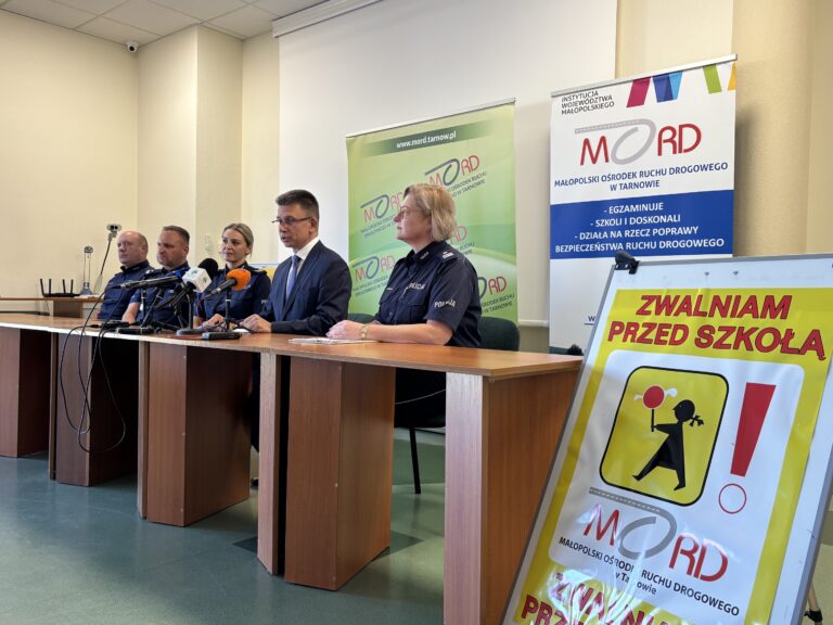 Zwalniam przed szkołą. Policja i MORD ruszają z akcją w Tarnowie i regionie