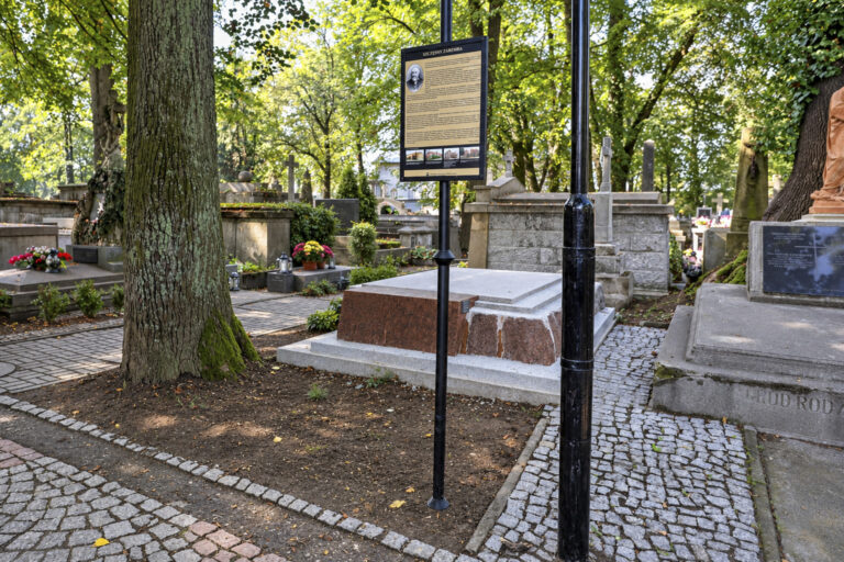 Szczęsny Zaremba upamiętniony na Starym Cmentarzu. Odsłonięto tablicę poświęconą architektowi Tarnowa